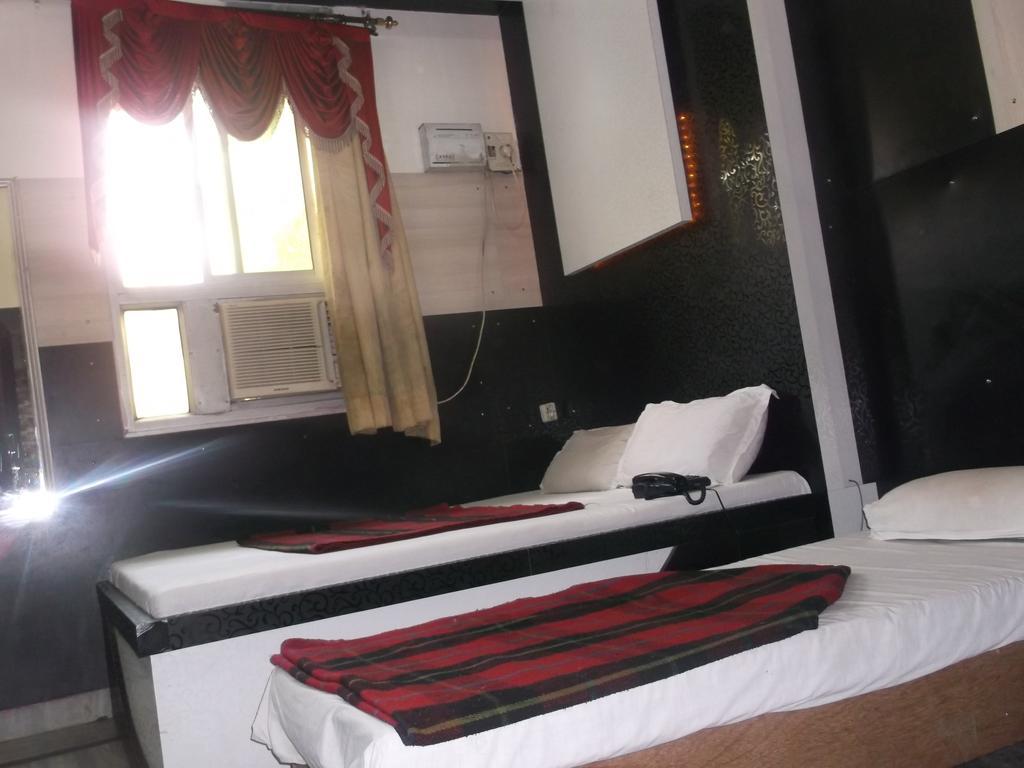 Hotel Abhineet Palace Jaipur Zimmer foto